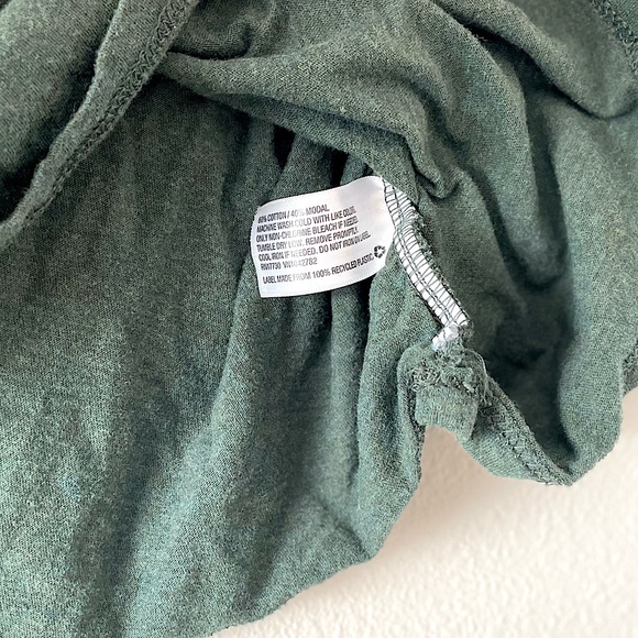 **EUC/LIKE NEW** ISABEL MATERNITY by Isabel & Ingrid HEATHERED OLIVE GREEN TEE - Picture 2 of 5